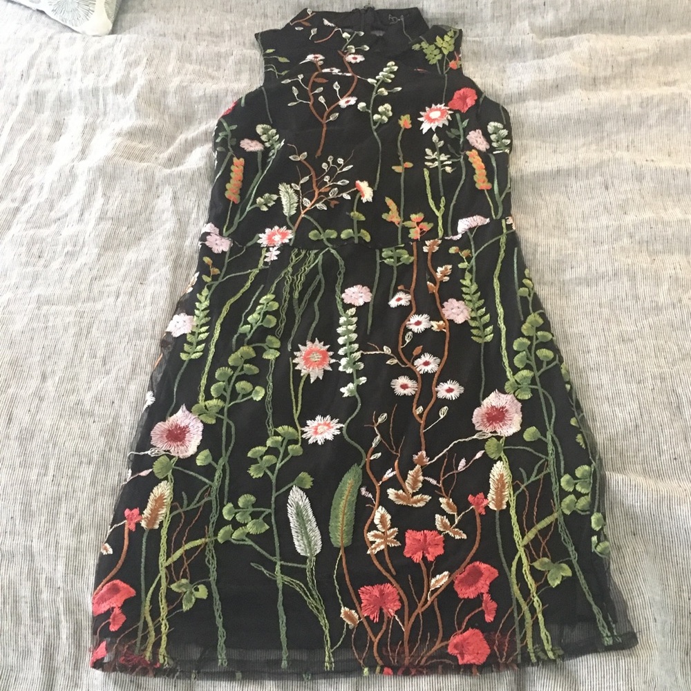 RD & Koku | dress w/ embroidered flowers